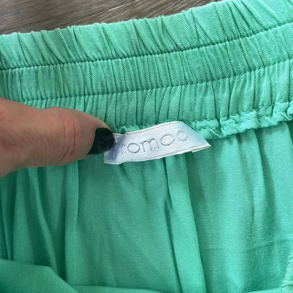 Mint green mini skirt from Italy - Picture 3 of 4
